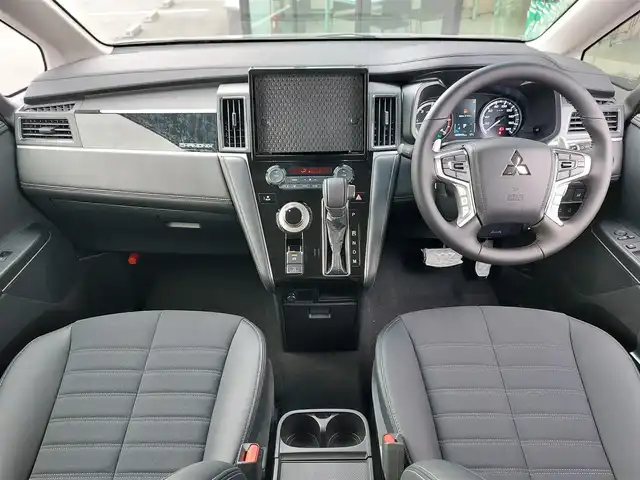 三菱 デリカＤ：５ シャモニー 東京都 2025(令7)年 0.1千km 黒 4WD/登録済み未使用車/オリジナルナビ取付パッケージ/リアモニター取付パッケージ/アラウンドビューカメラ/レーダークルーズコントロール/純正18インチAW/両側パワースライドドア/電動リアゲート/パワーシート/シートヒーター/100V充電/ハンドルヒーター/ブラインドスポットモニター/パドルシフト/LEDヘッドライト/フォグランプ