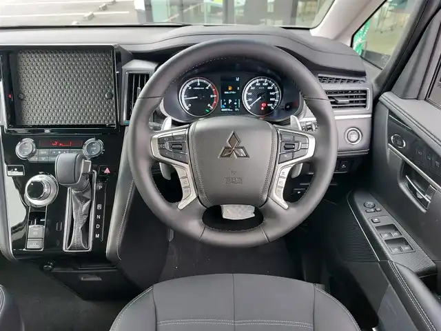 三菱 デリカＤ：５ シャモニー 東京都 2025(令7)年 0.1千km 黒 4WD/登録済み未使用車/オリジナルナビ取付パッケージ/リアモニター取付パッケージ/アラウンドビューカメラ/レーダークルーズコントロール/純正18インチAW/両側パワースライドドア/電動リアゲート/パワーシート/シートヒーター/100V充電/ハンドルヒーター/ブラインドスポットモニター/パドルシフト/LEDヘッドライト/フォグランプ