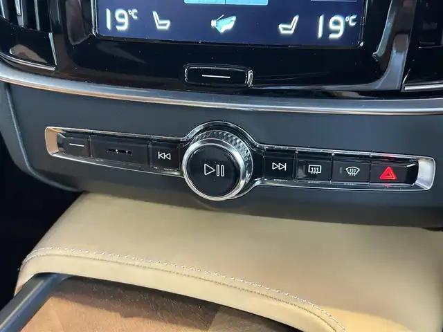 ボルボ Ｖ９０ T6 AWD インスクリプション 宮城県 2017(平29)年 5.2万km クリスタルホワイトP アダプティブクルーズコントロール/レーンキープアシスト/BLIS/パノラマガラスサンルーフ/Bowers&wilkinsサウンドシステム/純正ナビゲーションシステム/360°カメラシステム/アンバーレザーシート/シートベンチレーション/シートヒーター/メモリ機能付きパワーシート/LEDヘッドライト/オートライト/純正20インチAW/スマートキーシステム/パワーバックドア/液晶メーターパネル/ドライブレコーダー