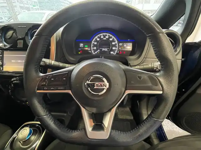日産 ノート e－パワーオーテック 島根県 2020(令2)年 6.5万km オーロラフレアブルーパール 純正ＳＤナビ　/フルセグＴＶ　/ＤＶＤ再生　/Ｂｌｕｅｔｏｏｔｈ　/全周囲カメラ（フロント、バック、サイド、全周囲）/ＥＴＣ　/レーダークルーズコントール/前後ドライブレコーダー　/衝突軽減ブレーキ/レーンキープアシスト　/前後コーナーセンサー　/オートライト/純正ＬＥＤライト　/純正フロアマット/純正15インチアルミホイール/保証書・取扱説明書・スペアキー1本