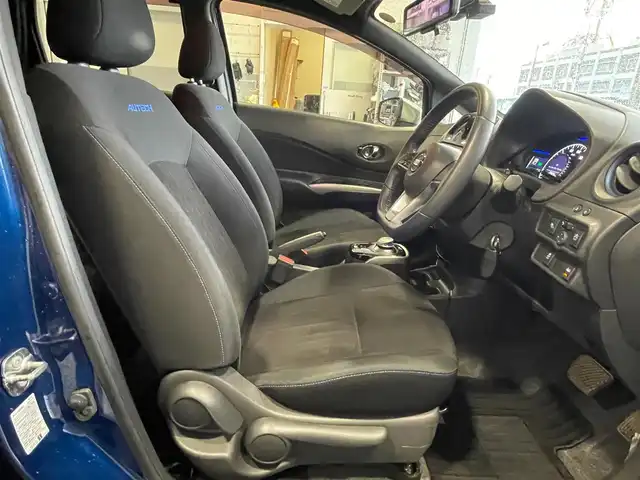 日産 ノート e－パワーオーテック 島根県 2020(令2)年 6.5万km オーロラフレアブルーパール 純正ＳＤナビ　/フルセグＴＶ　/ＤＶＤ再生　/Ｂｌｕｅｔｏｏｔｈ　/全周囲カメラ（フロント、バック、サイド、全周囲）/ＥＴＣ　/レーダークルーズコントール/前後ドライブレコーダー　/衝突軽減ブレーキ/レーンキープアシスト　/前後コーナーセンサー　/オートライト/純正ＬＥＤライト　/純正フロアマット/純正15インチアルミホイール/保証書・取扱説明書・スペアキー1本