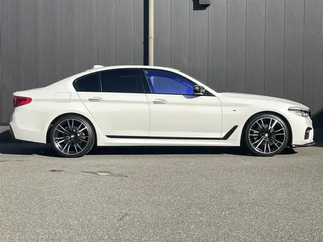 ＢＭＷ ５２３ｉ Mスポーツ 香川県 2018(平30)年 4.7万km アルピンホワイトⅢ ナビ/360度モニターカメラ/前後ドライブレコーダー/黒革シート/全席シートヒーター/サンルーフ/パワーバックドア