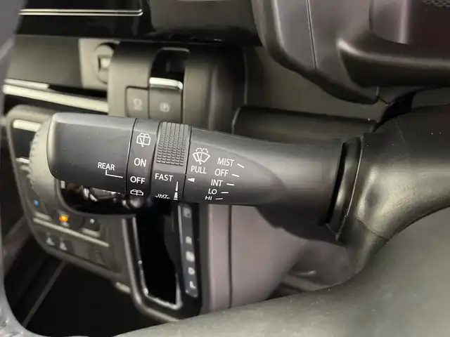 スズキ スペーシア カスタム HYBRID XS 鹿児島県 2024(令6)年 1.5万km ピュアホワイトパール/ブラック2トーン ワンオーナー/純正9インチナビ/（フルセグTV/BT/Applecarplay）/全方位モニター/ドライブレコーダー/デュアルセンサーブレーキサポート/レーンキープアシスト/ブレーキホールド/LEDライト/フォグLEDライト/ビルトインETC/ハーフレザーシート/シートヒーター（D＋N）/オットマン/両側パワースライドドア/純正15インチアルミホイール/アイドリングストップ/横滑り防止機能/フロアマット/ドアバイザー