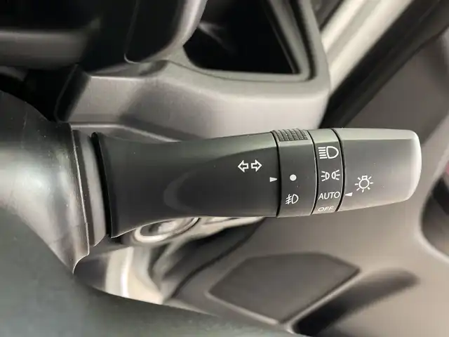 スズキ スペーシア カスタム HYBRID XS 鹿児島県 2024(令6)年 1.5万km ピュアホワイトパール/ブラック2トーン ワンオーナー/純正9インチナビ/（フルセグTV/BT/Applecarplay）/全方位モニター/ドライブレコーダー/デュアルセンサーブレーキサポート/レーンキープアシスト/ブレーキホールド/LEDライト/フォグLEDライト/ビルトインETC/ハーフレザーシート/シートヒーター（D＋N）/オットマン/両側パワースライドドア/純正15インチアルミホイール/アイドリングストップ/横滑り防止機能/フロアマット/ドアバイザー