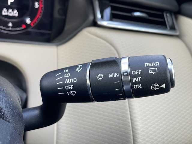 ランドローバー レンジローバーヴェラール SE 180PS 山口県 2019(令1)年 8.6万km 黒 マッドブラックオールラッピング車両/純正タッチパネルディスプレイナビ/360度＆バック＆サイドカメラ/Bluetooth/Apple CarPlay/フルセグTV/レザーシート/前席パワーシート/前席シートヒーター/クルーズコントロール/社外前方ドライブレコーダー/ブラインドスポットモニター/パワーバックドア/コーナーセンサー/スマートキー＆プッシュスタート/純正20インチAW/保証書・取説/スペアキー1個/スペアタイヤ