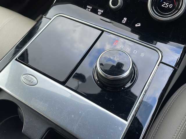 ランドローバー レンジローバーヴェラール SE 180PS 山口県 2019(令1)年 8.6万km 黒 マッドブラックオールラッピング車両/純正タッチパネルディスプレイナビ/360度＆バック＆サイドカメラ/Bluetooth/Apple CarPlay/フルセグTV/レザーシート/前席パワーシート/前席シートヒーター/クルーズコントロール/社外前方ドライブレコーダー/ブラインドスポットモニター/パワーバックドア/コーナーセンサー/スマートキー＆プッシュスタート/純正20インチAW/保証書・取説/スペアキー1個/スペアタイヤ