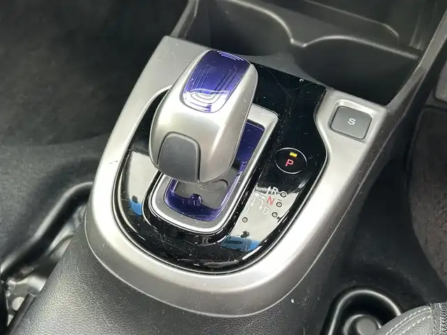 ホンダ フィット ハイブリット Lパッケージ 栃木県 2015(平27)年 7.6万km ミッドナイトブルービームM ホンダセンシング/純正7インチナビ/フルセグTV/DVD/Bluetooth/バックカメラ/ビルトインETC/前ドライブレコーダー/クルーズコントロール/プッシュスタート/ステアリングリモコン/LEDオートライト/アイドリングストップ/横滑り防止装置/純正フロアマット/ドアバイザー/電動格納ミラー