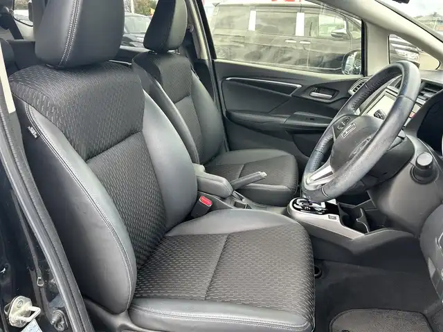 ホンダ フィット ハイブリット Lパッケージ 栃木県 2015(平27)年 7.6万km ミッドナイトブルービームM ホンダセンシング/純正7インチナビ/フルセグTV/DVD/Bluetooth/バックカメラ/ビルトインETC/前ドライブレコーダー/クルーズコントロール/プッシュスタート/ステアリングリモコン/LEDオートライト/アイドリングストップ/横滑り防止装置/純正フロアマット/ドアバイザー/電動格納ミラー