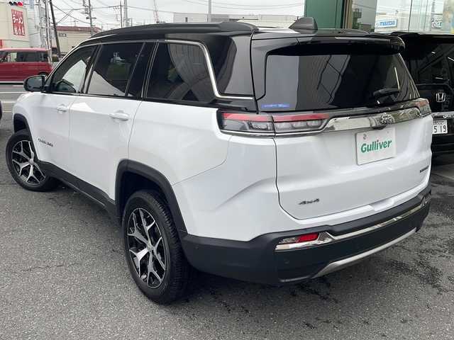 クライスラー・ジープ ジープ コマンダー リミテッド 東京都 2023(令5)年 1.5万km 白Ⅱ ワンオーナー/コマンドビューデュアルペインパノラミックサンルーフ/純正10.1インチタッチパネルモニター/サラウンドビューカメラ/衝突被害軽減ブレーキ/ハンズフリーパワーテールゲート/ハイウェイアシスト/アクティブレーンマネジメント/トラフィックサインアシスト/ヒルディセントコントロール/ステアリングスイッチ/革巻きステアリング/ステアリングヒーター/ミラーヒーター/クルーズコントロール/パークセンス/アクティブパークセンス/前後ドライブレコーダー/ビルトイン2.0ETC/ミュージックプレイヤー接続（USB.BT）/カーテンエアバック/純正18インチアルミホイール/純正フロアマット