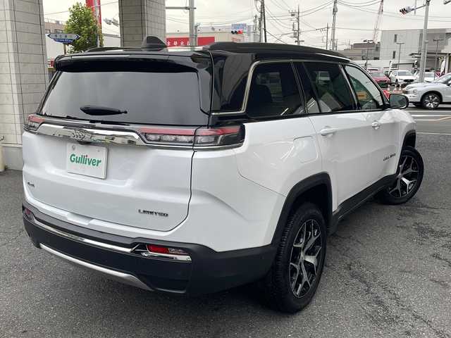 クライスラー・ジープ ジープ コマンダー リミテッド 東京都 2023(令5)年 1.5万km 白Ⅱ ワンオーナー/コマンドビューデュアルペインパノラミックサンルーフ/純正10.1インチタッチパネルモニター/サラウンドビューカメラ/衝突被害軽減ブレーキ/ハンズフリーパワーテールゲート/ハイウェイアシスト/アクティブレーンマネジメント/トラフィックサインアシスト/ヒルディセントコントロール/ステアリングスイッチ/革巻きステアリング/ステアリングヒーター/ミラーヒーター/クルーズコントロール/パークセンス/アクティブパークセンス/前後ドライブレコーダー/ビルトイン2.0ETC/ミュージックプレイヤー接続（USB.BT）/カーテンエアバック/純正18インチアルミホイール/純正フロアマット