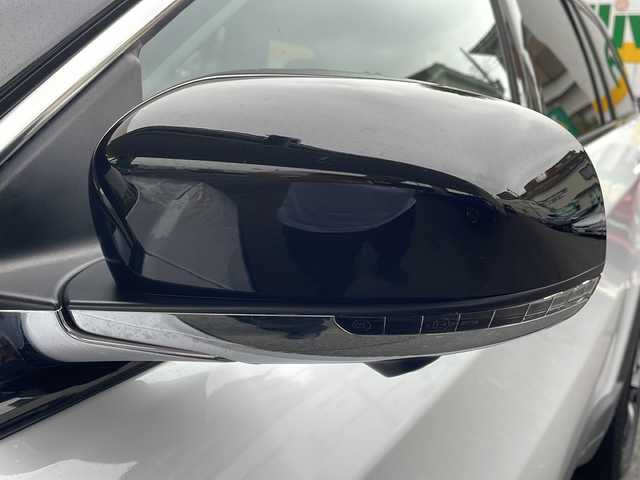 クライスラー・ジープ ジープ コマンダー リミテッド 東京都 2023(令5)年 1.5万km 白Ⅱ ワンオーナー/コマンドビューデュアルペインパノラミックサンルーフ/純正10.1インチタッチパネルモニター/サラウンドビューカメラ/衝突被害軽減ブレーキ/ハンズフリーパワーテールゲート/ハイウェイアシスト/アクティブレーンマネジメント/トラフィックサインアシスト/ヒルディセントコントロール/ステアリングスイッチ/革巻きステアリング/ステアリングヒーター/ミラーヒーター/クルーズコントロール/パークセンス/アクティブパークセンス/前後ドライブレコーダー/ビルトイン2.0ETC/ミュージックプレイヤー接続（USB.BT）/カーテンエアバック/純正18インチアルミホイール/純正フロアマット