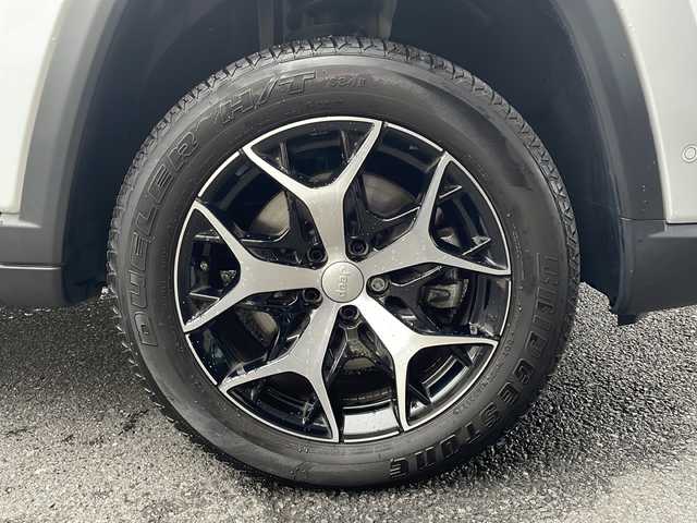 クライスラー・ジープ ジープ コマンダー リミテッド 東京都 2023(令5)年 1.5万km 白Ⅱ ワンオーナー/コマンドビューデュアルペインパノラミックサンルーフ/純正10.1インチタッチパネルモニター/サラウンドビューカメラ/衝突被害軽減ブレーキ/ハンズフリーパワーテールゲート/ハイウェイアシスト/アクティブレーンマネジメント/トラフィックサインアシスト/ヒルディセントコントロール/ステアリングスイッチ/革巻きステアリング/ステアリングヒーター/ミラーヒーター/クルーズコントロール/パークセンス/アクティブパークセンス/前後ドライブレコーダー/ビルトイン2.0ETC/ミュージックプレイヤー接続（USB.BT）/カーテンエアバック/純正18インチアルミホイール/純正フロアマット