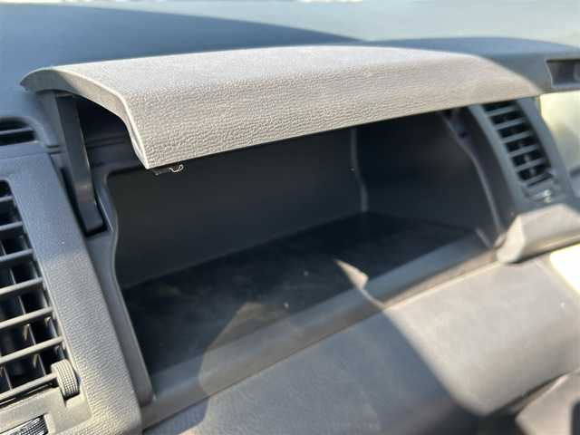 トヨタ アイシス プラタナ Vセレ ホワイトインテP 愛媛県 2012(平24)年 7.1万km ホワイトパールクリスタルシャイン 登録時走行距離：70282Km/ディーラーOP純正SDメモリーナビ/AM/FM/DVD/ワンセグTV/BT/バックカメラ/3列シート/エンジンスタートボタン/ＡＢS/キセノンヘッドライト/オートライト/フォグランプ/両側パワスラ/スマートキー/スペアキー1本/純正フロアマット/社外アルミホイール/フロント/リアエアロ