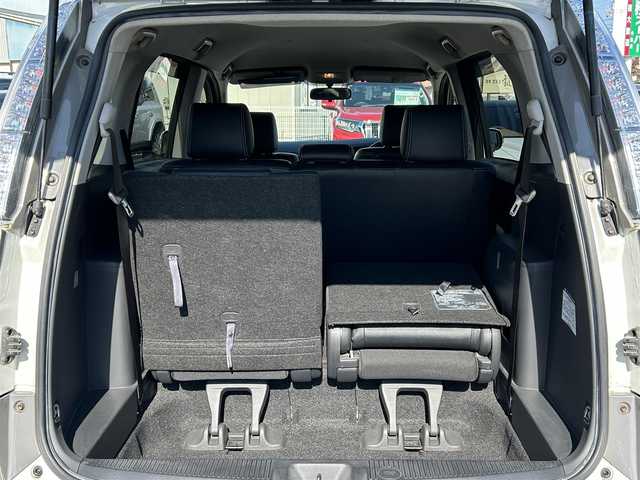 トヨタ アイシス プラタナ Vセレ ホワイトインテP 愛媛県 2012(平24)年 7.1万km ホワイトパールクリスタルシャイン 登録時走行距離：70282Km/ディーラーOP純正SDメモリーナビ/AM/FM/DVD/ワンセグTV/BT/バックカメラ/3列シート/エンジンスタートボタン/ＡＢS/キセノンヘッドライト/オートライト/フォグランプ/両側パワスラ/スマートキー/スペアキー1本/純正フロアマット/社外アルミホイール/フロント/リアエアロ