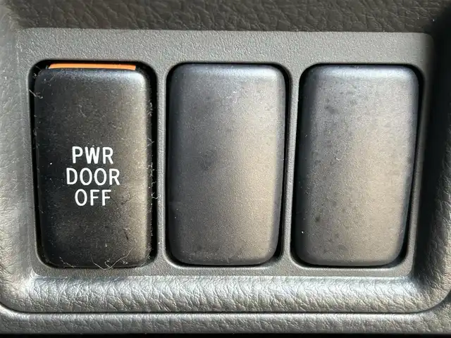 トヨタ アイシス プラタナ Vセレ ホワイトインテP 愛媛県 2012(平24)年 7.1万km ホワイトパールクリスタルシャイン 登録時走行距離：70282Km/ディーラーOP純正SDメモリーナビ/AM/FM/DVD/ワンセグTV/BT/バックカメラ/3列シート/エンジンスタートボタン/ＡＢS/キセノンヘッドライト/オートライト/フォグランプ/両側パワスラ/スマートキー/スペアキー1本/純正フロアマット/社外アルミホイール/フロント/リアエアロ