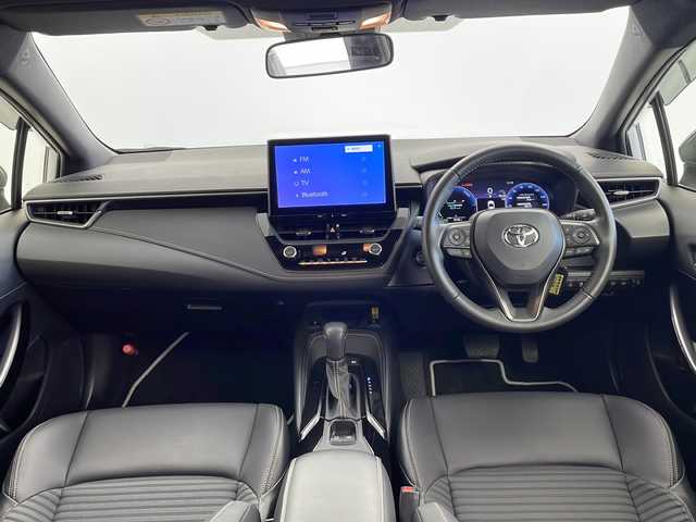 トヨタ カローラツーリング ハイブリッド ダブルバイビー 愛知県 2024(令6)年 3万km プラチナホワイトパールマイカ /禁煙車//純正10.25インチナビ//フルセグTV・AMFM・Bluetooth・USB//バックカメラ//ビルトインETC2.0//前後ドライブレコーダー(バックカメラ併用)//トヨタセーフティセンス//レーダークルーズコントロール//プロアクティブドライビングアシスト//前後クリアランスソナー//LEDヘッドライト//オートライト//フロントフォグランプ//合皮&レザテックシート//前席シートヒーター//ナノイーX//AC100V電源//純正フロアマット//純正ドアバイザー//純正17インチアルミホイール//革巻きステアリング//ステアリングスイッチ//ステアリングヒーター//プッシュスタート//電動格納ミラー//イモビライザー