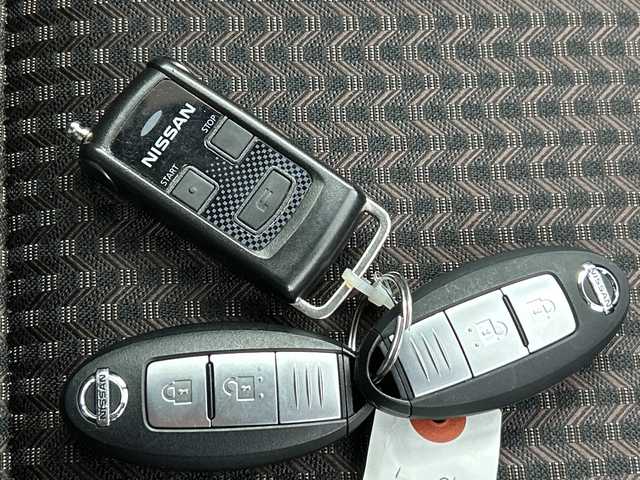 日産 ノート e－パワー メダリスト FOUR 福島県 2018(平30)年 3.6万km ピンク /禁煙車//アラウンドビューモニター//デジタルインナーミラー//レーダークルーズコントロール//純正7インチナビ/CD・DVD・BT・MSV・フルセグTV//クリアランスソナー//エンジンスターター//ハーフレザーシート//オートハイビーム//ドライブレコーダー//ETC//純正LEDライト//フォグライト//ステアリングリモコン//４WD//取説・保証書//スペアキー