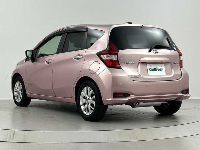 日産 ノート e－パワー メダリスト FOUR 福島県 2018(平30)年 3.6万km ピンク /禁煙車//アラウンドビューモニター//デジタルインナーミラー//レーダークルーズコントロール//純正7インチナビ/CD・DVD・BT・MSV・フルセグTV//クリアランスソナー//エンジンスターター//ハーフレザーシート//オートハイビーム//ドライブレコーダー//ETC//純正LEDライト//フォグライト//ステアリングリモコン//４WD//取説・保証書//スペアキー