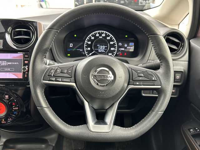 日産 ノート e－パワー メダリスト FOUR 福島県 2018(平30)年 3.6万km ピンク /禁煙車//アラウンドビューモニター//デジタルインナーミラー//レーダークルーズコントロール//純正7インチナビ/CD・DVD・BT・MSV・フルセグTV//クリアランスソナー//エンジンスターター//ハーフレザーシート//オートハイビーム//ドライブレコーダー//ETC//純正LEDライト//フォグライト//ステアリングリモコン//４WD//取説・保証書//スペアキー