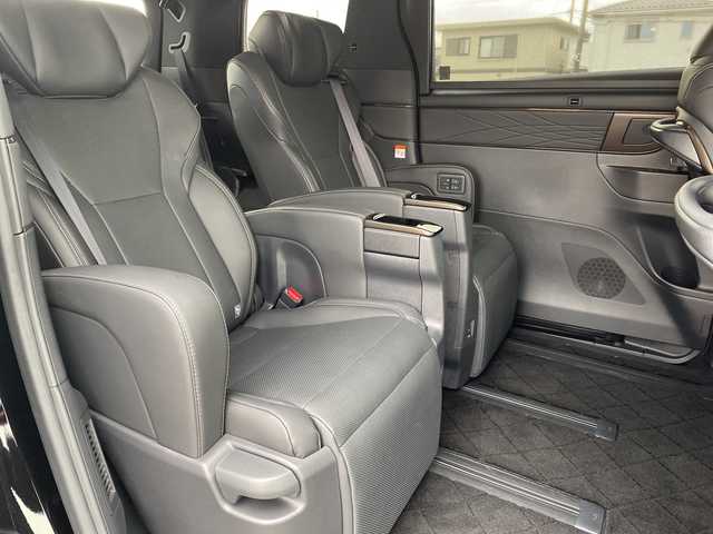 トヨタ アルファード Z 神奈川県 2025(令7)年 0.7万km ブラック 純正ナビ　/全方囲カメラ　/Bluetooth　/AppleCarPlay　/AndroidAuto　/ETC2.0　/快適温熱シート　/ベンチレーションシート　/ステアリングヒーター/レーダークルーズ　/ガラスルーフ/電動サイドシェード/デジタルインナーミラー