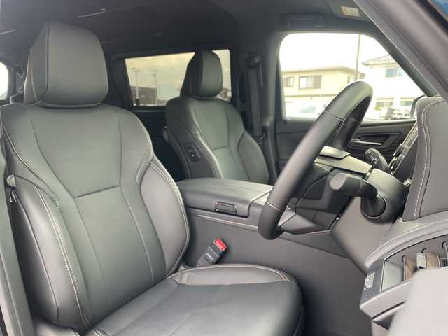 トヨタ アルファード Z 神奈川県 2025(令7)年 0.7万km ブラック 純正ナビ　/全方囲カメラ　/Bluetooth　/AppleCarPlay　/AndroidAuto　/ETC2.0　/快適温熱シート　/ベンチレーションシート　/ステアリングヒーター/レーダークルーズ　/ガラスルーフ/電動サイドシェード/デジタルインナーミラー