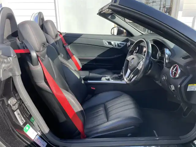 メルセデス・ベンツ ＳＬＫ２００ ブルーエフィシェンシー 神奈川県 2013(平25)年 4.9万km オブシディアンブラック 純正HDDナビ/　（CD・Bluetooth）/フルセグTV/AMGスポーツパッケージ/レーダーセーフティパッケージ/黒革シート/シートヒーター/パワーシート/プレセーフブレーキ/アテンションアシスト/ブラインドスポットモニター/レーンキープアシスト/パドルシフト/コーナーセンサー/キーレスゴー/ETC/保証書/取扱説明書