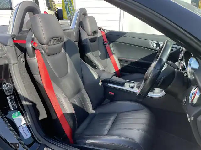 メルセデス・ベンツ ＳＬＫ２００ ブルーエフィシェンシー 神奈川県 2013(平25)年 4.9万km オブシディアンブラック 純正HDDナビ/　（CD・Bluetooth）/フルセグTV/AMGスポーツパッケージ/レーダーセーフティパッケージ/黒革シート/シートヒーター/パワーシート/プレセーフブレーキ/アテンションアシスト/ブラインドスポットモニター/レーンキープアシスト/パドルシフト/コーナーセンサー/キーレスゴー/ETC/保証書/取扱説明書
