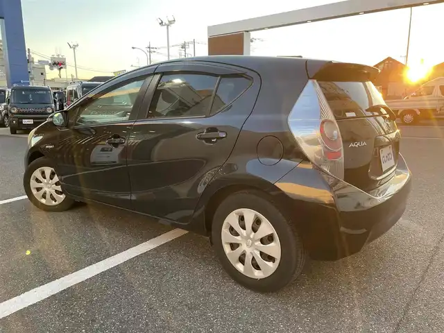 トヨタ アクア S 千葉県 2012(平24)年 11.4万km ブラックマイカ 【(株)IDOMが運営する【じしゃロン八千代店】の自社ローン対象車両になります。こちらは現金ご利用時の価格です。自社ローンご希望の方は別途その旨お申付け下さい。】/純正ナビ/バックカメラ