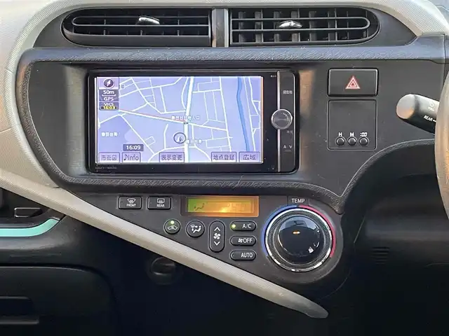 トヨタ アクア S 千葉県 2012(平24)年 11.4万km ブラックマイカ 【(株)IDOMが運営する【じしゃロン八千代店】の自社ローン対象車両になります。こちらは現金ご利用時の価格です。自社ローンご希望の方は別途その旨お申付け下さい。】/純正ナビ/バックカメラ