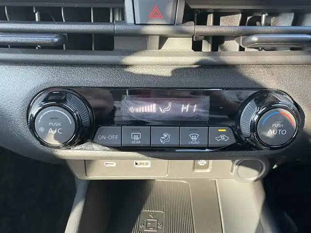 日産 ノート e－パワー X 島根県 2021(令3)年 3.3万km ガーネットレッド プロパイロット　/・レーダークルーズコントロール/・レーンアシスト/純正９インチメモリナビ　/(AM/FM/フルセグTV/Ｂｌｕｅｔｏｏｔｈ接続)/全方位／バックカメラ　/前方ドライブレコーダー　/ビルトインＥＴＣ2.0　/後側方車両検知警報/前後コーナーセンサー/インテリジェントエマージェンシーブレーキ　/電動パーキングブレーキ/オートホールド　/オートハイビーム／ライト　/置くだけ充電　/スマートキー/純正フロアマット/保証書・取扱説明書（本体＋ナビ）/スペアキー1本