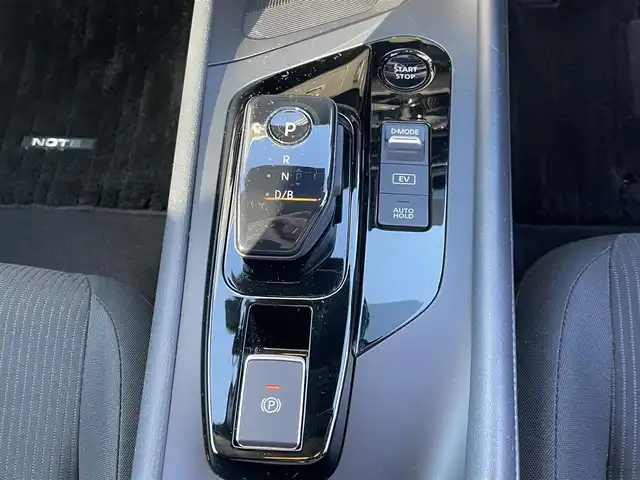 日産 ノート e－パワー X 島根県 2021(令3)年 3.3万km ガーネットレッド プロパイロット　/・レーダークルーズコントロール/・レーンアシスト/純正９インチメモリナビ　/(AM/FM/フルセグTV/Ｂｌｕｅｔｏｏｔｈ接続)/全方位／バックカメラ　/前方ドライブレコーダー　/ビルトインＥＴＣ2.0　/後側方車両検知警報/前後コーナーセンサー/インテリジェントエマージェンシーブレーキ　/電動パーキングブレーキ/オートホールド　/オートハイビーム／ライト　/置くだけ充電　/スマートキー/純正フロアマット/保証書・取扱説明書（本体＋ナビ）/スペアキー1本