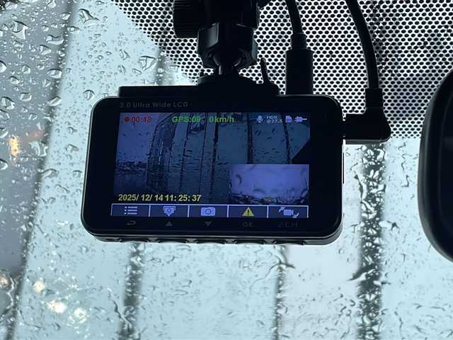 トヨタ ヤリス Z 山形県 2020(令2)年 1.6万km ブラック/アイスピンクメタリック 禁煙車/４WD/トヨタセーフティセンス/ブラインドスポットモニター/クルーズコントロール/オートマチックハイビーム/横滑り防止装置/レーンキープアシスト/全方位カメラ/前後コーナーセンサー/前後ドライブレコーダー/純正ディスプレイオーディオ/（Bluetooth/フルセグ/AM/FM/USB)/nanoe/ハーフレザー/前席シートヒーター/スマートキー×２/純正エンジンスターター/純正アルミホイール/電動格納ミラー/ドアバイザー/取扱説明書/記録簿