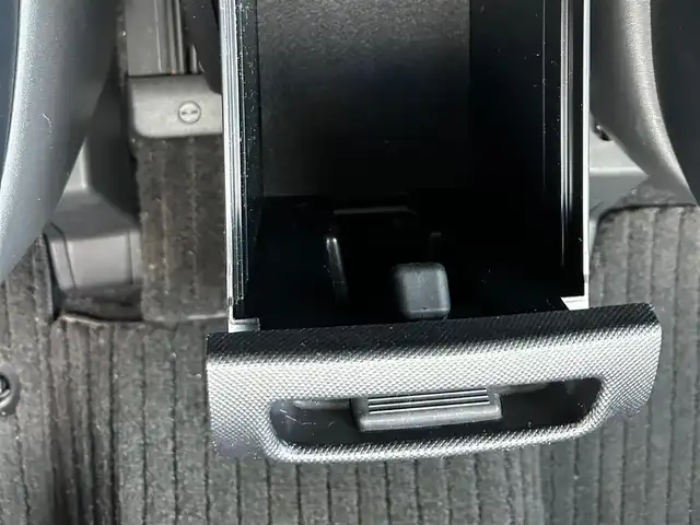 トヨタ エスティマ アエラス プレミアムエディション 福岡県 2013(平25)年 9万km ホワイトパールクリスタルシャイン ワンオーナー/HDDナビ/・バックカメラ/・フルセグTV/・BT/・CD/DVD/ビルトインETC/クルコン/両側パワスラ/前方ドラレコ/純正フロアマット/純正AW/HIDヘッドライト/オートライト/ハーフレザーシート/オットマン/三列シート/パワーシート(D席)