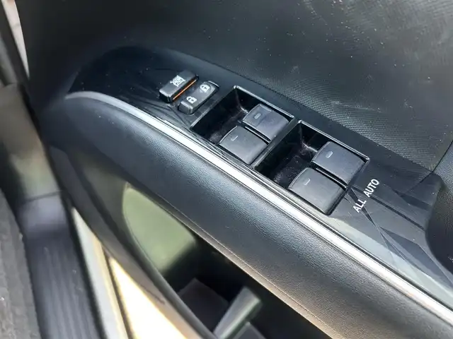 トヨタ エスティマ アエラス プレミアムエディション 福岡県 2013(平25)年 9万km ホワイトパールクリスタルシャイン ワンオーナー/HDDナビ/・バックカメラ/・フルセグTV/・BT/・CD/DVD/ビルトインETC/クルコン/両側パワスラ/前方ドラレコ/純正フロアマット/純正AW/HIDヘッドライト/オートライト/ハーフレザーシート/オットマン/三列シート/パワーシート(D席)