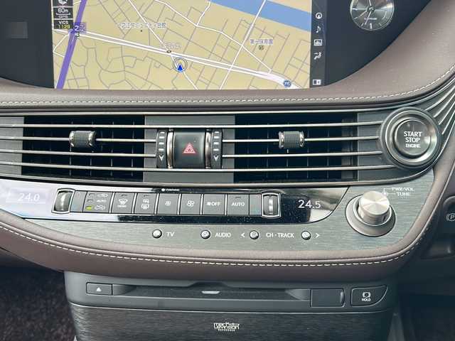 レクサス ＬＳ 500 エグゼクティブ 東京都 2018(平30)年 9.4万km ソニッククォーツ 純正ナビ/サンルーフ/茶レザーシート/後席モニター×２/リアエンターテイメントシステム/バックカメラ/全方位カメラ/HUD/追従型クルーズコントロール/エアサス/フルセグTV/BT/DVD/USB/AM/FM/Mark Levinson/シートヒーター（ALL）/エアーシート（ALL）/パワーシート（D＋N席）/シートメモリー（D＋N席）/BSM/ESP/SNOWモード/レーンキープアシスト/アイドリングストップ/純正LEDライト/純正アルミホイール/取扱説明書/保証書/スペアキー×２