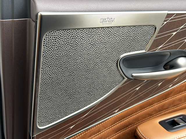 レクサス ＬＳ 500 エグゼクティブ 東京都 2018(平30)年 9.4万km ソニッククォーツ 純正ナビ/サンルーフ/茶レザーシート/後席モニター×２/リアエンターテイメントシステム/バックカメラ/全方位カメラ/HUD/追従型クルーズコントロール/エアサス/フルセグTV/BT/DVD/USB/AM/FM/Mark Levinson/シートヒーター（ALL）/エアーシート（ALL）/パワーシート（D＋N席）/シートメモリー（D＋N席）/BSM/ESP/SNOWモード/レーンキープアシスト/アイドリングストップ/純正LEDライト/純正アルミホイール/取扱説明書/保証書/スペアキー×２