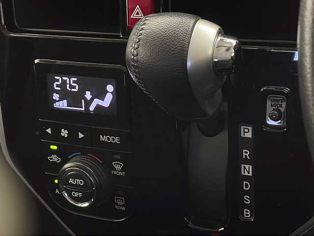 トヨタ ルーミー カスタムG S 東京都 2018(平30)年 5.7万km レーザーブルークリスタルシャイン 社外SDナビ　/　Bluetooth/CD/DVD/フルセグTV/バックカメラ/スマートアシスト2/衝突回避支援ブレーキ/衝突警報/車線逸脱警報/誤発進抑制制御/先行車発信お知らせ/クルーズコントロール　/両側パワースライドドア/ＥＴＣ　/ドライブレコーダー/LEDヘッドライト/フォグランプ/オートライト/アイドリングストップ　/純正14インチアルミホイール/純正フロアマット/ドアバイザー/ウォークスルー/後席サンシェード/プッシュスタート/スマートキー/ウィンカーミラー/電動格納ミラー/ステアリングスイッチ/フォグランプ