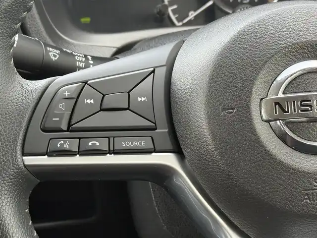 日産 ノート e－パワー X モード・プレミア 佐賀県 2017(平29)年 6.9万km スーパーブラック インテリジェントエマージェンシーブレーキ/踏み間違い衝突防止アシスト/LDW（車線逸脱警報）/インテリジェントアラウンドビューモニター/インテリジェントルームミラー/純正ナビTV/フルセグTV/CD/DVD/Bluetooth//純正ドライブレコーダー/純正15インチアルミホイール/純正LEDヘッドライト/純正フォグランプ/純正フロアマット/インテリジェントキー/プッシュエンジンスタート