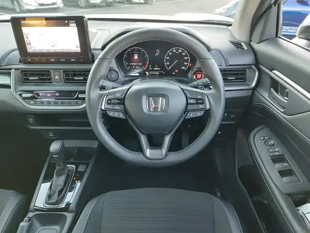 ホンダ ＷＲ－Ｖ Z+ 東京都 2024(令6)年 0.4万km プラチナホワイトパール Honda SENSING/Honda CONNECT for Gatherナビ/本革巻ステアリングホイール＋セレクトレバー/リアセンターアームレスト(ドリンクホルダー付)/パーセルカバー/コンビシート(プライムスムースＸファブリック)/17インチアルミホイール(ベルリナブラック＋切削)/Z＋専用エクステリア/シャープシルバー塗装ルーフレールガーニッシュ/バックカメラ/ドライブレコーダー(DRH-224SD)/パドルシフト/LEDヘッドライト/LEDフォグライト/ステアリングボタン/電動格納ミラー/プッシュスタート/スペアキー×１/スマートキー