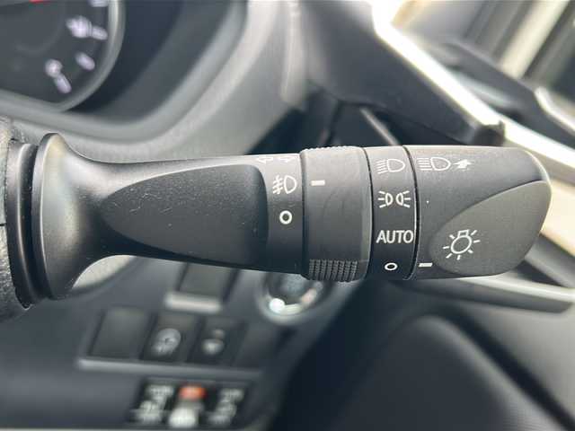 トヨタ ヴォクシー ZS 煌 愛知県 2015(平27)年 10.1万km ホワイトパールクリスタルシャイン /禁煙車//純正９インチナビ・フルセグTV/　(NSZT-Y64T)//ビルトインETC//バックカメラ//両側パワースライドドア//前後ドライブレコーダー//純正フリップダウンモニター/　(V11T-R62G)//LEDオートライト//プッシュスタート//モデリスタ１５インチアルミ//社外テールレンズ//電動格納ミラーウインカー//純正ドアバイザー//純正フロアマット//新車保証書