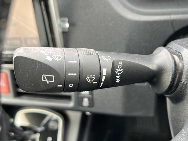 トヨタ ヴォクシー ZS 煌 愛知県 2015(平27)年 10.1万km ホワイトパールクリスタルシャイン /禁煙車//純正９インチナビ・フルセグTV/　(NSZT-Y64T)//ビルトインETC//バックカメラ//両側パワースライドドア//前後ドライブレコーダー//純正フリップダウンモニター/　(V11T-R62G)//LEDオートライト//プッシュスタート//モデリスタ１５インチアルミ//社外テールレンズ//電動格納ミラーウインカー//純正ドアバイザー//純正フロアマット//新車保証書