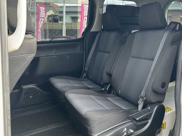 トヨタ ヴォクシー ZS 煌 愛知県 2015(平27)年 10.1万km ホワイトパールクリスタルシャイン /禁煙車//純正９インチナビ・フルセグTV/　(NSZT-Y64T)//ビルトインETC//バックカメラ//両側パワースライドドア//前後ドライブレコーダー//純正フリップダウンモニター/　(V11T-R62G)//LEDオートライト//プッシュスタート//モデリスタ１５インチアルミ//社外テールレンズ//電動格納ミラーウインカー//純正ドアバイザー//純正フロアマット//新車保証書