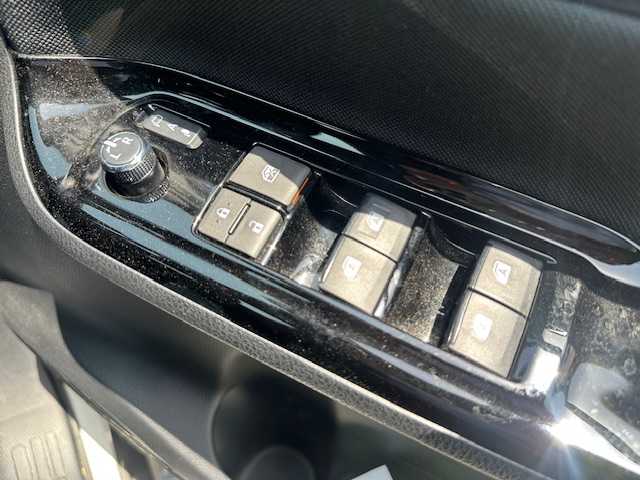 トヨタ ヴォクシー ZS 煌Ⅱ 大阪府 2019(平31)年 3.7万km ホワイトパールクリスタルシャイン 純正9インチナビ(BT/フルセグ/DVD)/バックカメラ/クルーズコントロール/プリクラッシュセーフティー/レーンキープアシスト/横滑り防止装置/盗難防止装置/LEDヘッドライト/オートライト/オートマチックハイビーム/ビルトインETC/ドライブレコーダー/両側パワースライドドア/純正アルミホイール/社外フロアマット/スペアキー(1本)/プッシュスタート