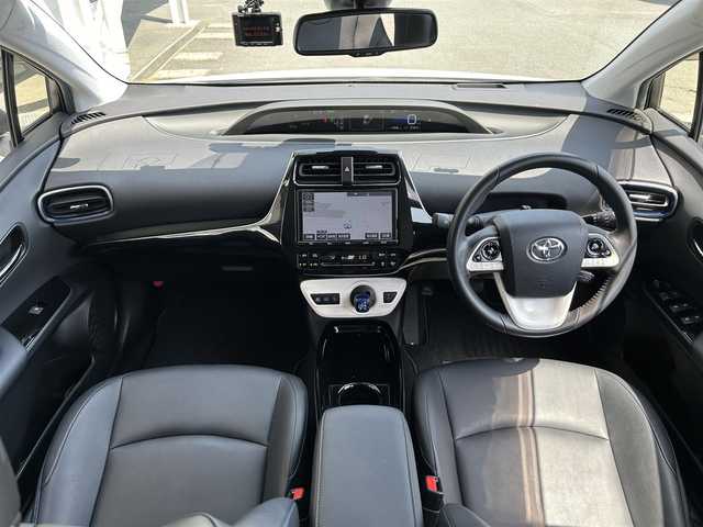 トヨタ プリウス A ツーリングセレクション 静岡県 2018(平30)年 3.2万km ホワイトパールクリスタルシャイン トヨタセーフティセンス/純正9型ナビ/インテリジェントクリアランスソナー/フルセグTV/DVD再生/BTオーディオ/バックカメラ/HUD/パーキングアシスト/前後ドラレコ/ETC/LEDヘッドライト/純正17AW