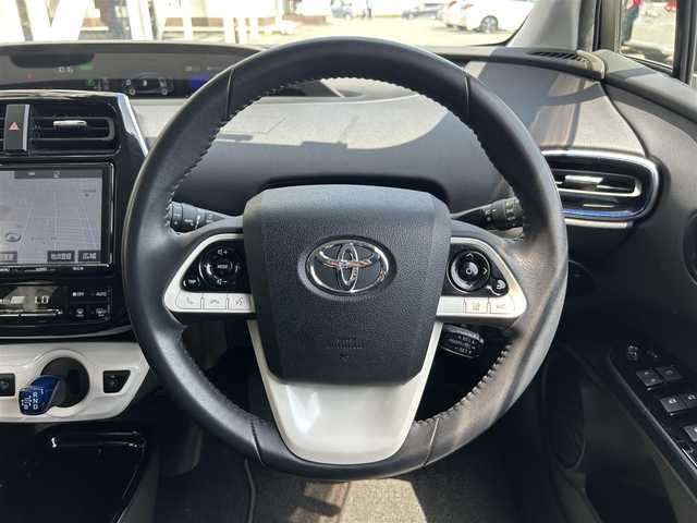 トヨタ プリウス A ツーリングセレクション 静岡県 2018(平30)年 3.2万km ホワイトパールクリスタルシャイン トヨタセーフティセンス/純正9型ナビ/インテリジェントクリアランスソナー/フルセグTV/DVD再生/BTオーディオ/バックカメラ/HUD/パーキングアシスト/前後ドラレコ/ETC/LEDヘッドライト/純正17AW