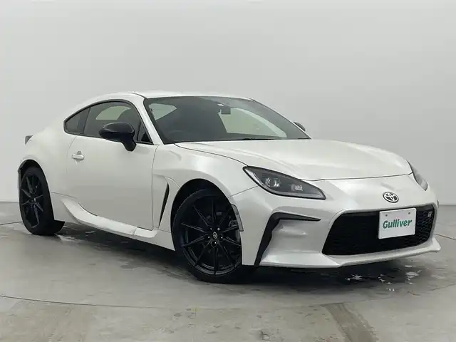 トヨタ ＧＲ８６ RZ 富山県 2023(令5)年 0.4万km クリスタルホワイトパール ワンオーナー/純正9インチナビ（AM/FM/CD/DVD/SD/USB/BT）/フルセグTV/バックカメラ/クルーズコントロール/後側方警戒支援システム/オートライト/LEDヘッドライト/レッドアクセント入りハーフレザーシート/前席シートヒーター/ドライブレコーダー前後/ETC/スマートキー×２/プッシュスタート/取扱説明書/保証書/ナビ取扱説明書
