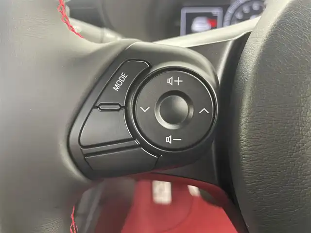 トヨタ ＧＲ８６ RZ 富山県 2023(令5)年 0.4万km クリスタルホワイトパール ワンオーナー/純正9インチナビ（AM/FM/CD/DVD/SD/USB/BT）/フルセグTV/バックカメラ/クルーズコントロール/後側方警戒支援システム/オートライト/LEDヘッドライト/レッドアクセント入りハーフレザーシート/前席シートヒーター/ドライブレコーダー前後/ETC/スマートキー×２/プッシュスタート/取扱説明書/保証書/ナビ取扱説明書