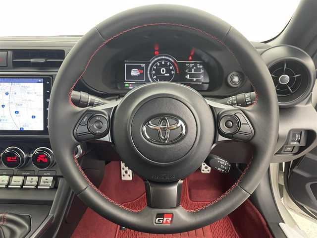 トヨタ ＧＲ８６ RZ 富山県 2023(令5)年 0.4万km クリスタルホワイトパール ワンオーナー/純正9インチナビ（AM/FM/CD/DVD/SD/USB/BT）/フルセグTV/バックカメラ/クルーズコントロール/後側方警戒支援システム/オートライト/LEDヘッドライト/レッドアクセント入りハーフレザーシート/前席シートヒーター/ドライブレコーダー前後/ETC/スマートキー×２/プッシュスタート/取扱説明書/保証書/ナビ取扱説明書