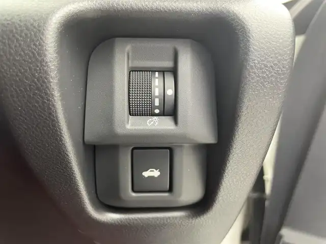 トヨタ ＧＲ８６ RZ 富山県 2023(令5)年 0.4万km クリスタルホワイトパール ワンオーナー/純正9インチナビ（AM/FM/CD/DVD/SD/USB/BT）/フルセグTV/バックカメラ/クルーズコントロール/後側方警戒支援システム/オートライト/LEDヘッドライト/レッドアクセント入りハーフレザーシート/前席シートヒーター/ドライブレコーダー前後/ETC/スマートキー×２/プッシュスタート/取扱説明書/保証書/ナビ取扱説明書