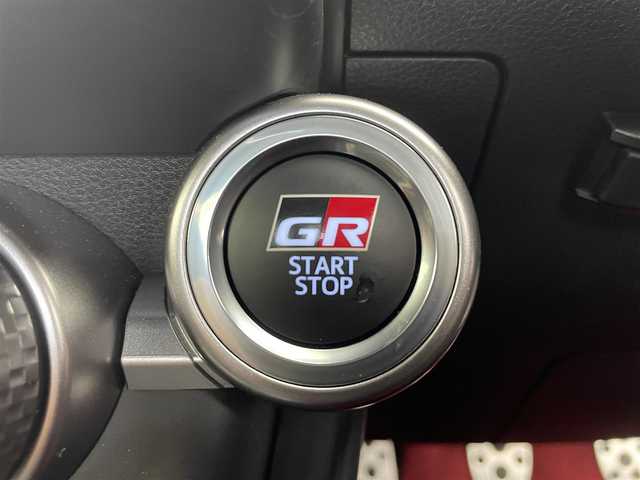 トヨタ ＧＲ８６ RZ 富山県 2023(令5)年 0.4万km クリスタルホワイトパール ワンオーナー/純正9インチナビ（AM/FM/CD/DVD/SD/USB/BT）/フルセグTV/バックカメラ/クルーズコントロール/後側方警戒支援システム/オートライト/LEDヘッドライト/レッドアクセント入りハーフレザーシート/前席シートヒーター/ドライブレコーダー前後/ETC/スマートキー×２/プッシュスタート/取扱説明書/保証書/ナビ取扱説明書